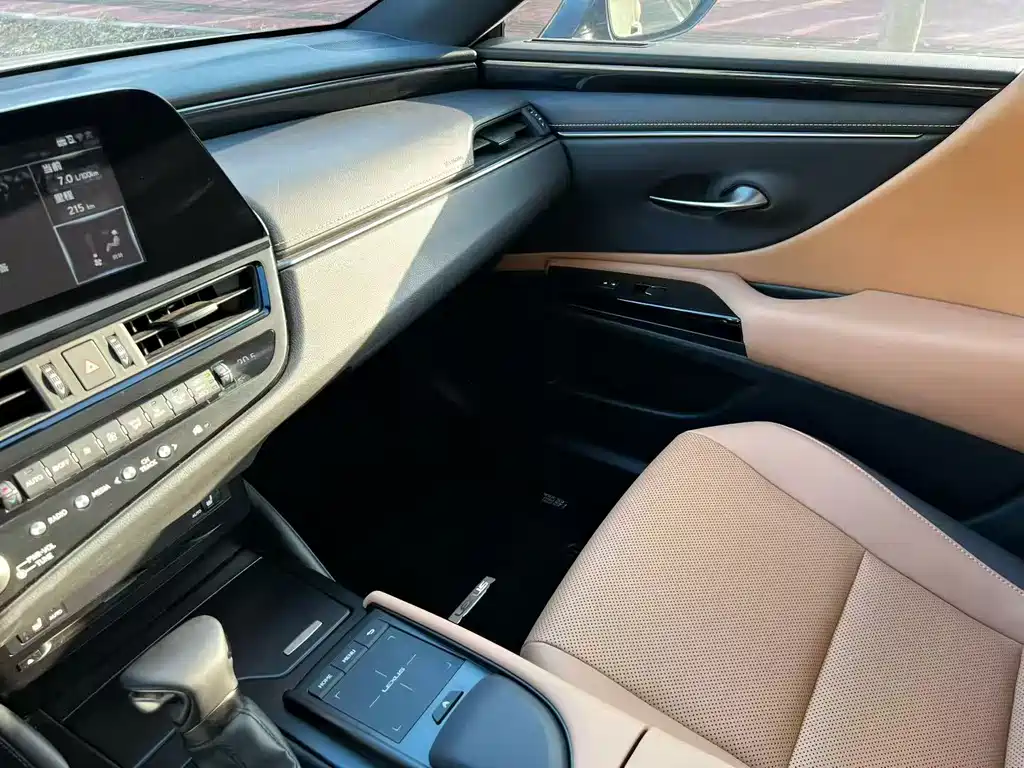 Lexus ES фото 2