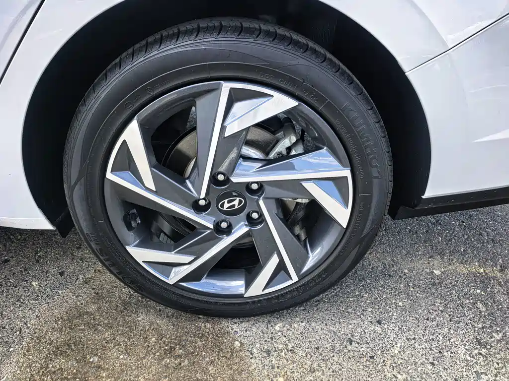 Hyundai Elantra фото 7