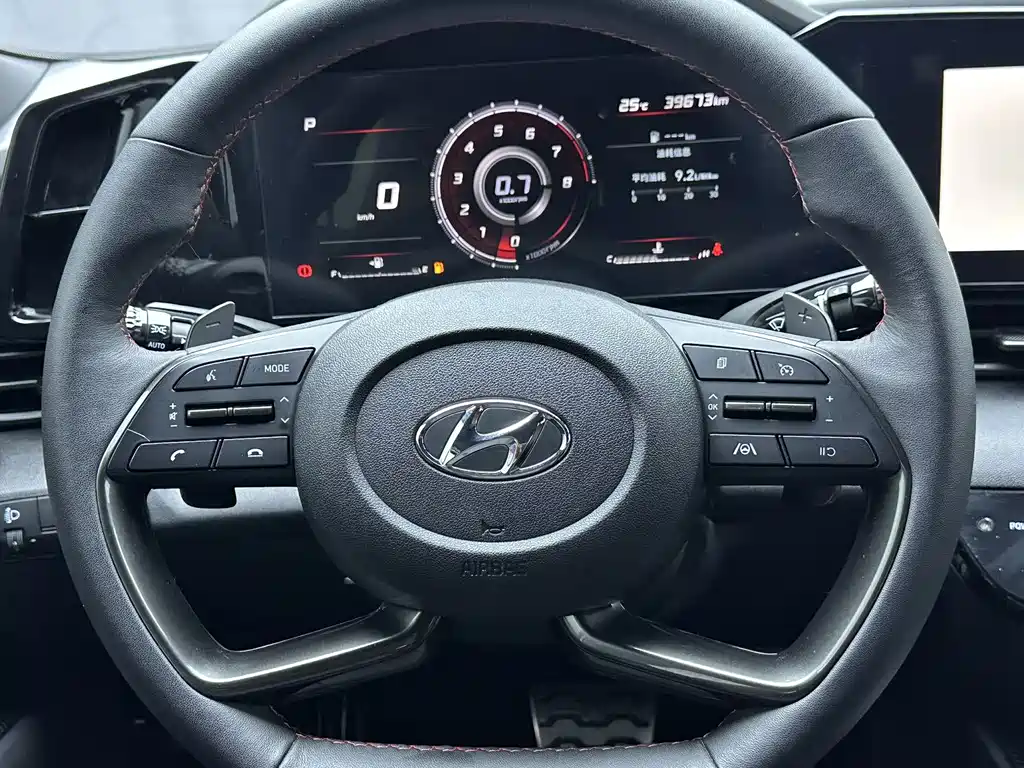 Hyundai Elantra фото 12