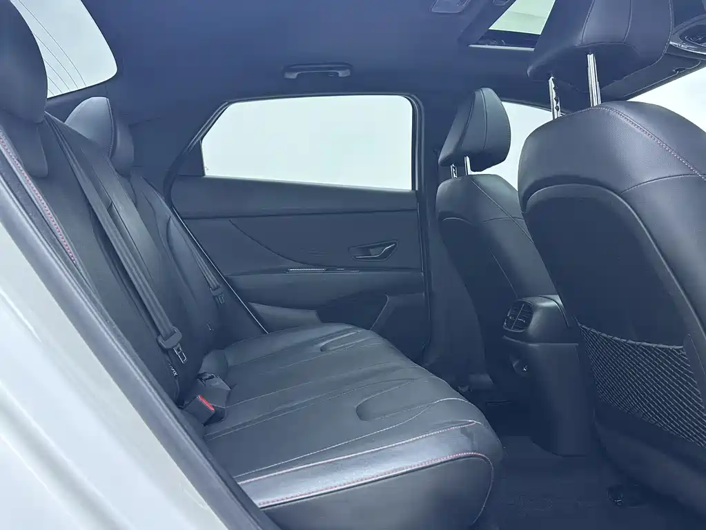 Hyundai Elantra фото 10