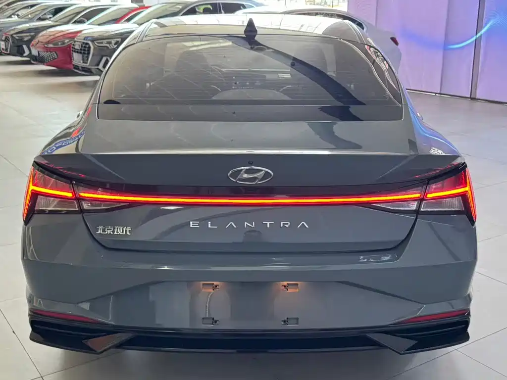 Hyundai Elantra фото 5