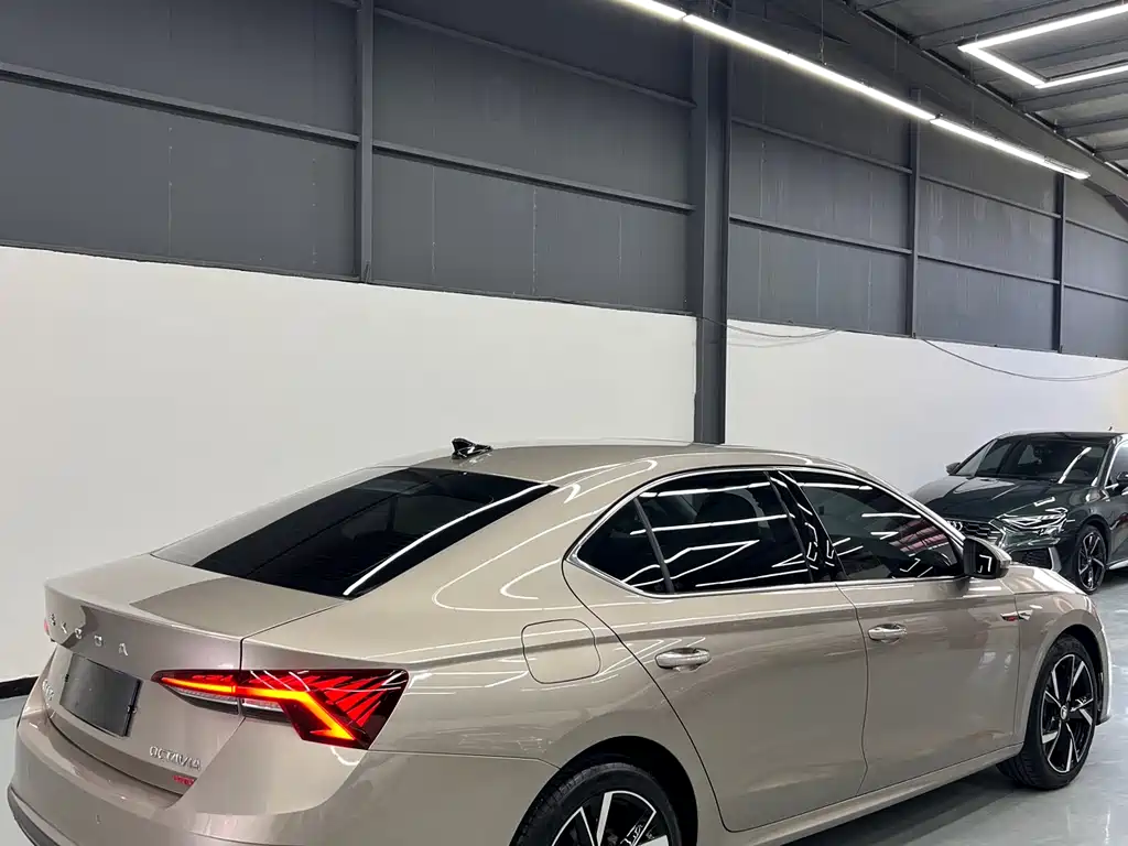 Skoda Octavia фото 5