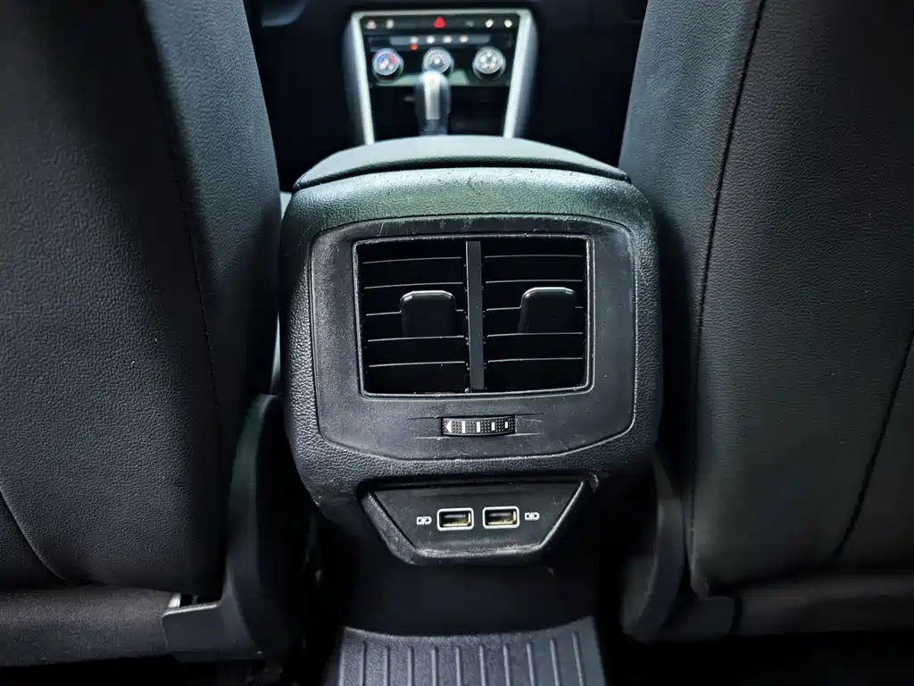 Volkswagen T-ROCTange фото 11