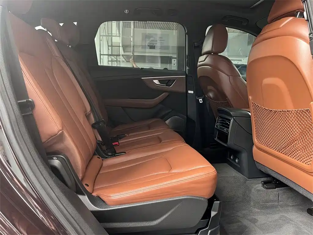 Audi Q7 фото 7