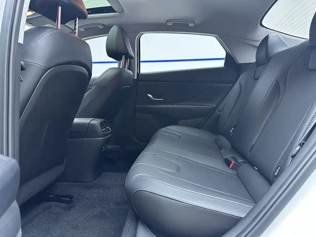 Hyundai Elantra фото 9