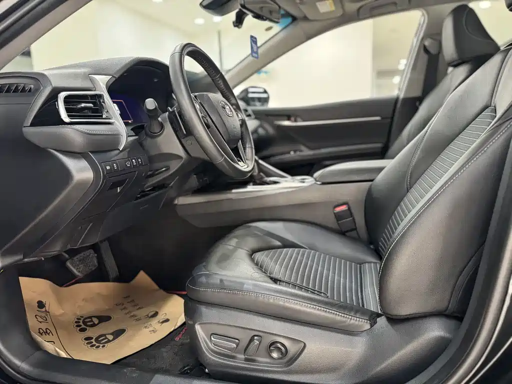 Toyota Camry фото 8