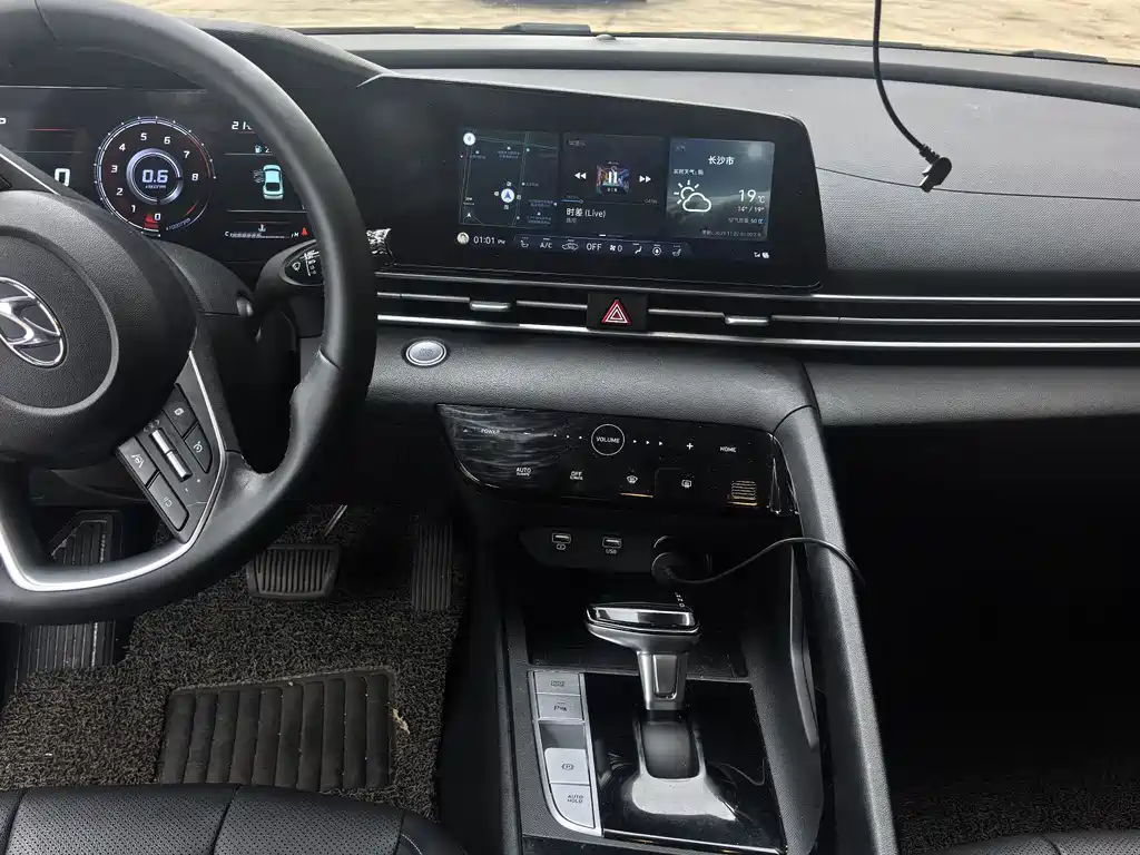 Hyundai Elantra фото 5