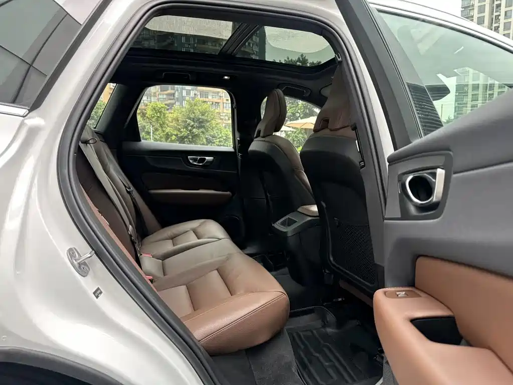 Volvo XC60 фото 7