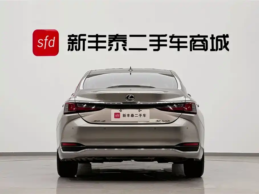 Lexus ES фото 7