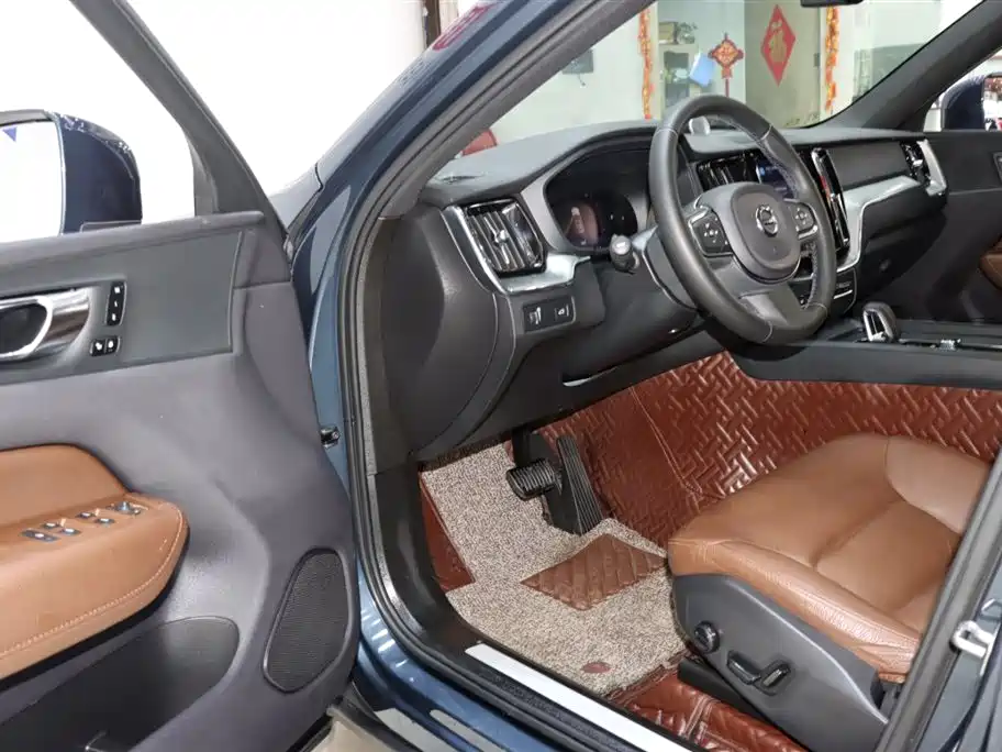 Volvo XC60 фото 9