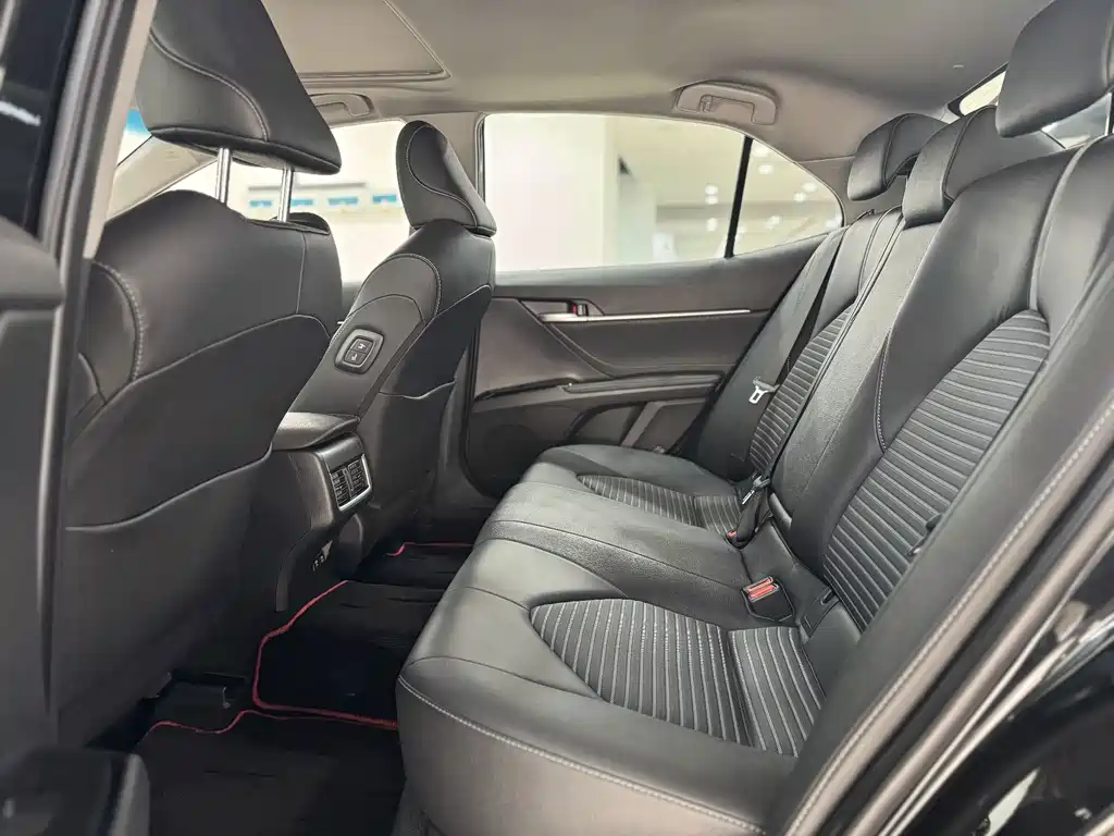 Toyota Camry фото 9