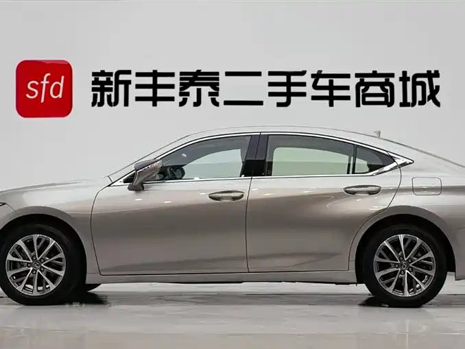 Lexus ES фото 4