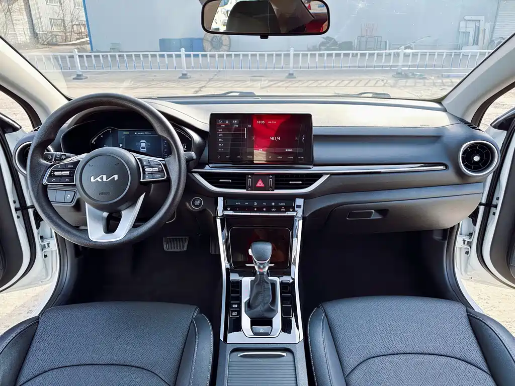Kia K3 фото 6