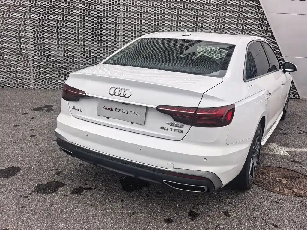 Audi A4L фото 9