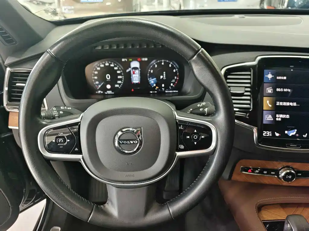 Volvo XC90 фото 8