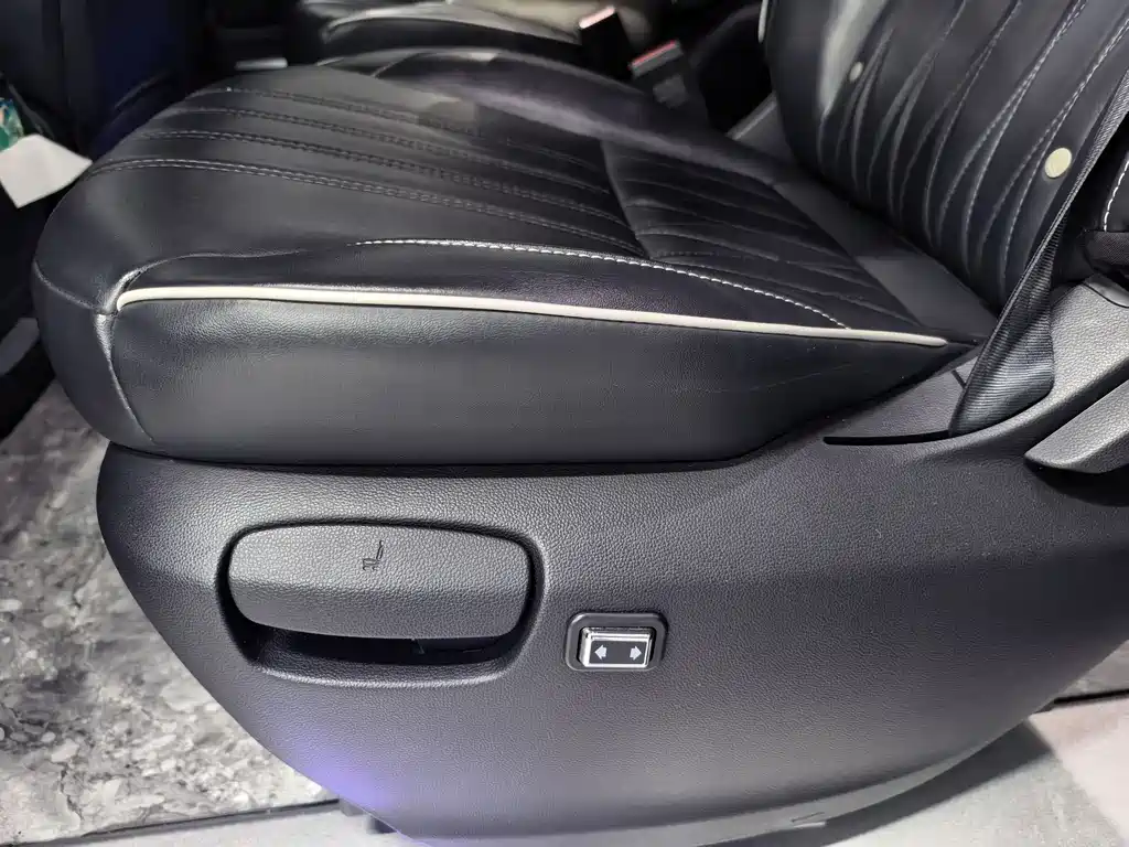 Roewe iMAX8 фото 9