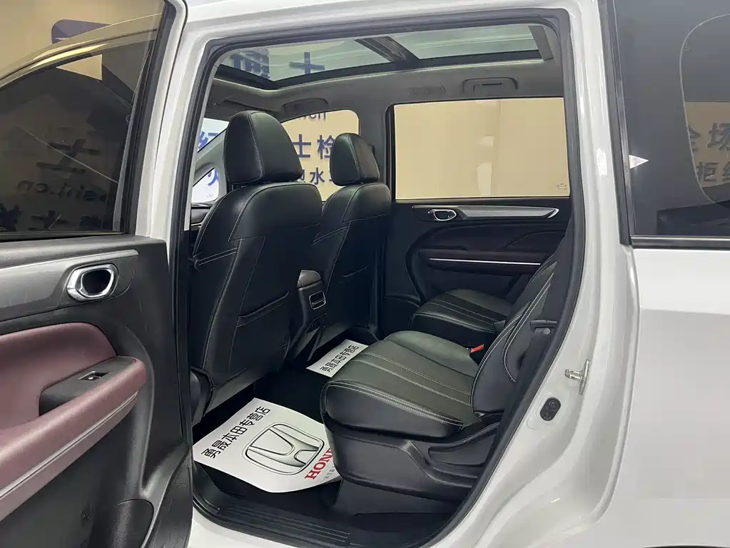 GAC Trumpchi M6 фото 8