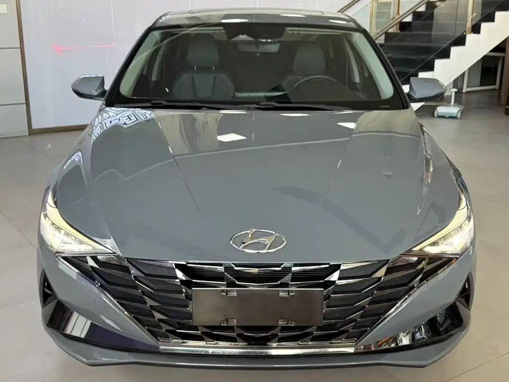 Hyundai Elantra фото 2