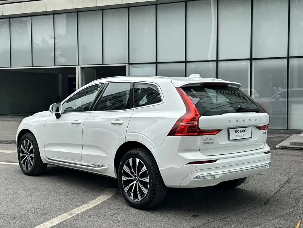 Volvo XC60 фото 2