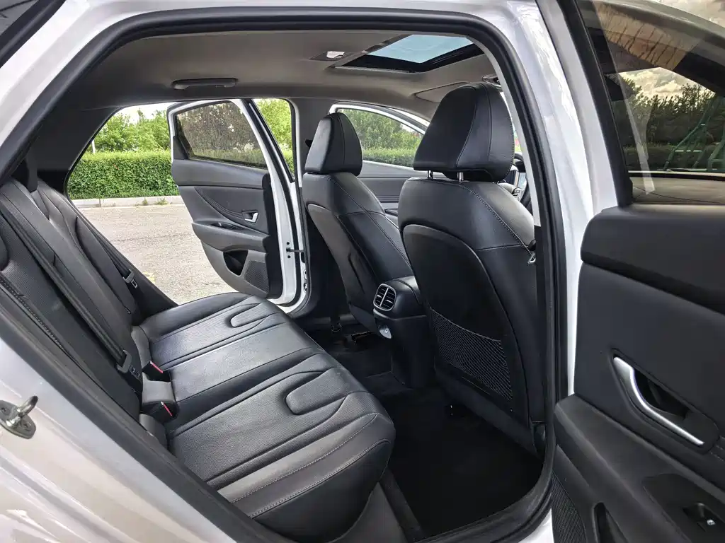 Hyundai Elantra фото 9