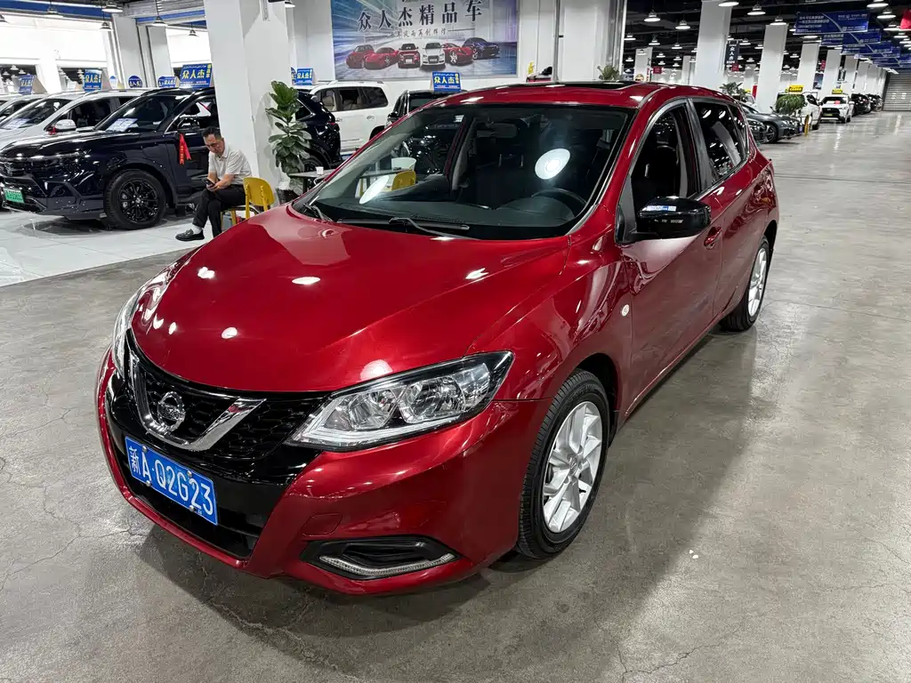 Nissan TIIDA фото 2
