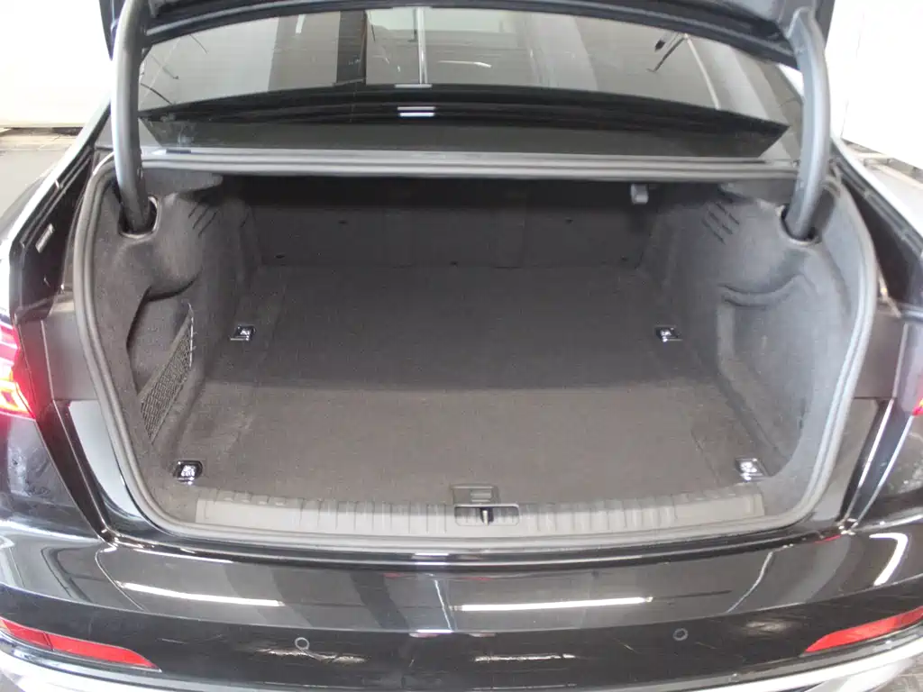 Audi A6L фото 7