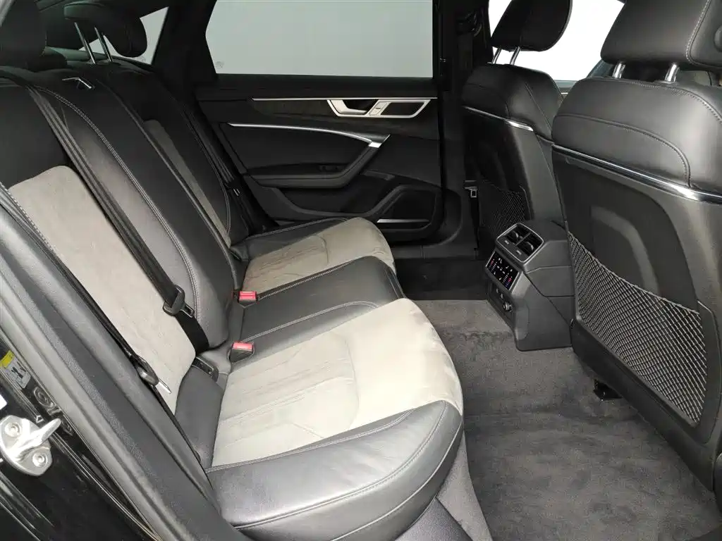 Audi A6L фото 10