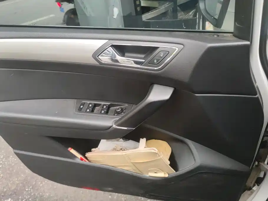 Volkswagen Touran фото 7