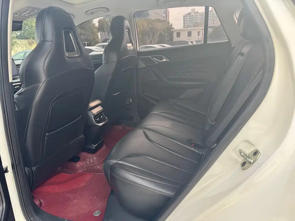 Roewe RX5 фото 5