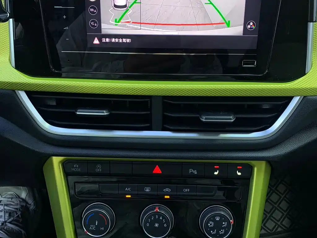 Volkswagen T-ROCTange фото 9