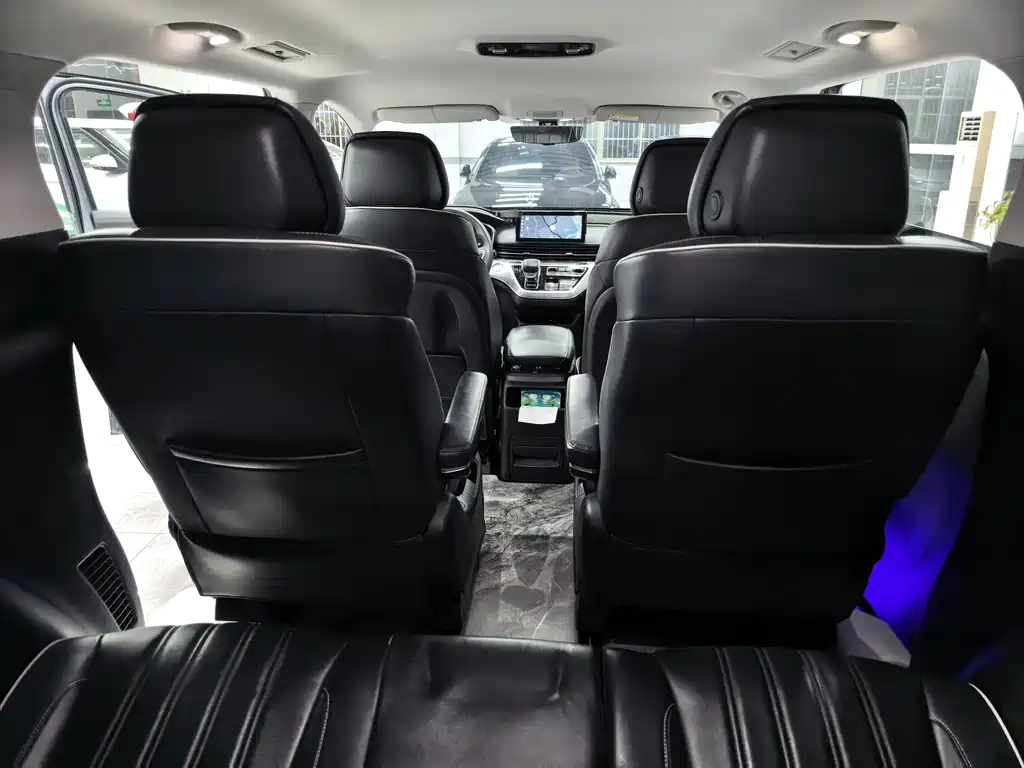 Roewe iMAX8 фото 12
