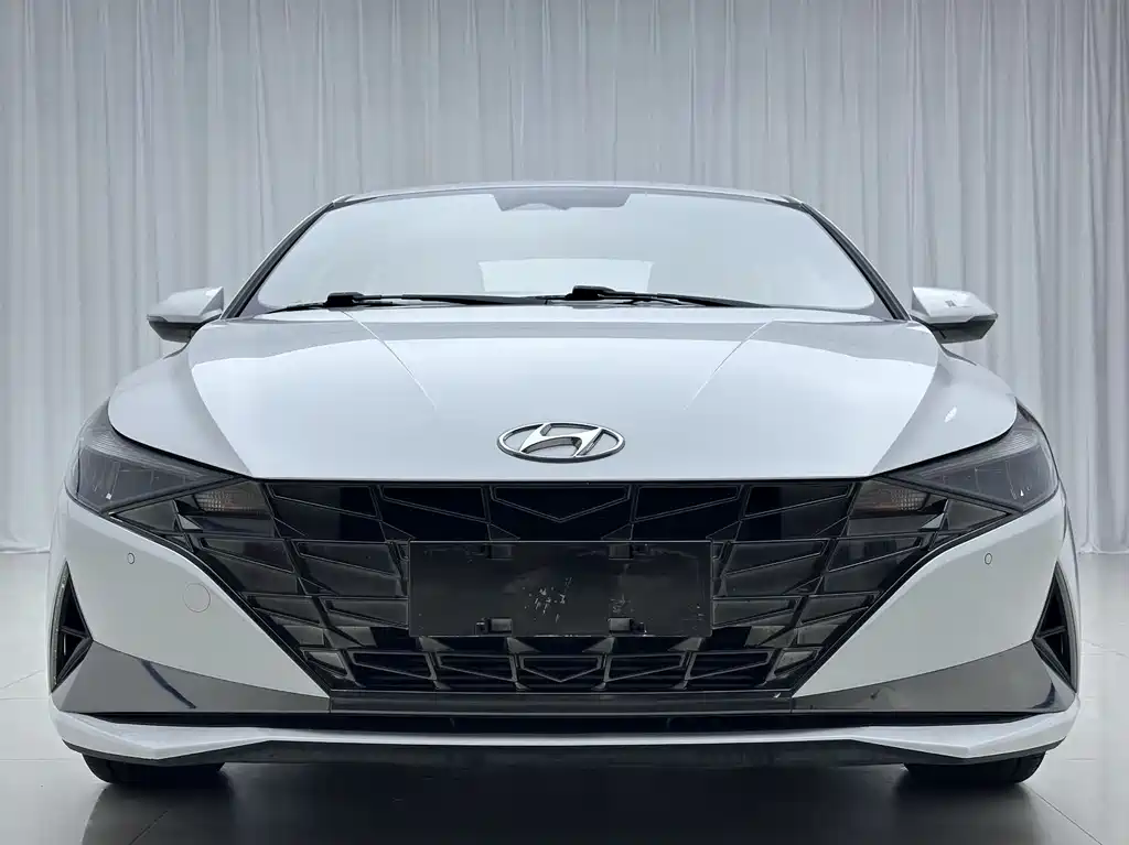 Hyundai Elantra фото 2