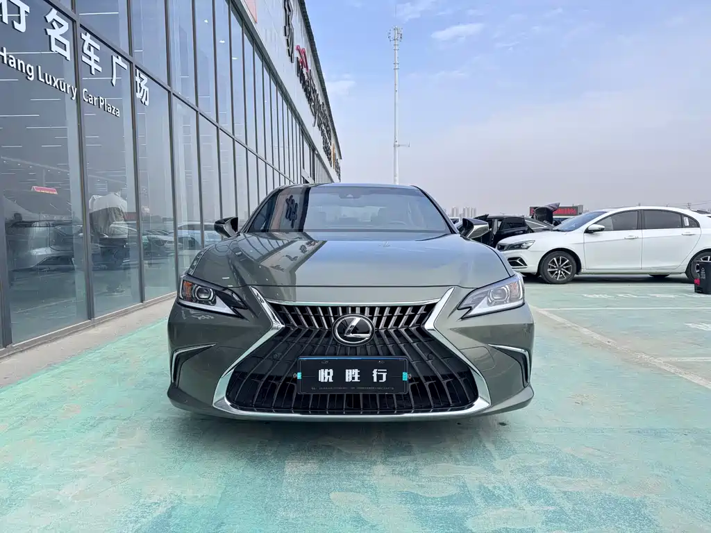 Lexus ES фото 2