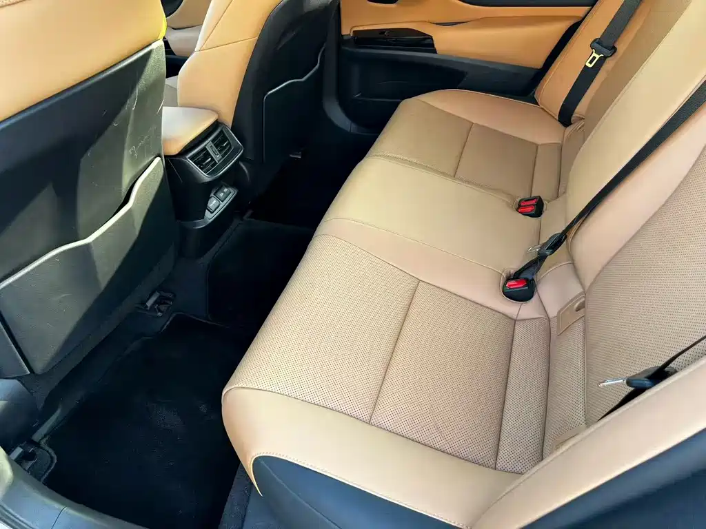 Lexus ES фото 4