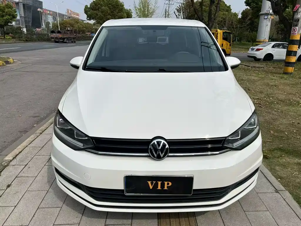 Volkswagen Touran фото 2
