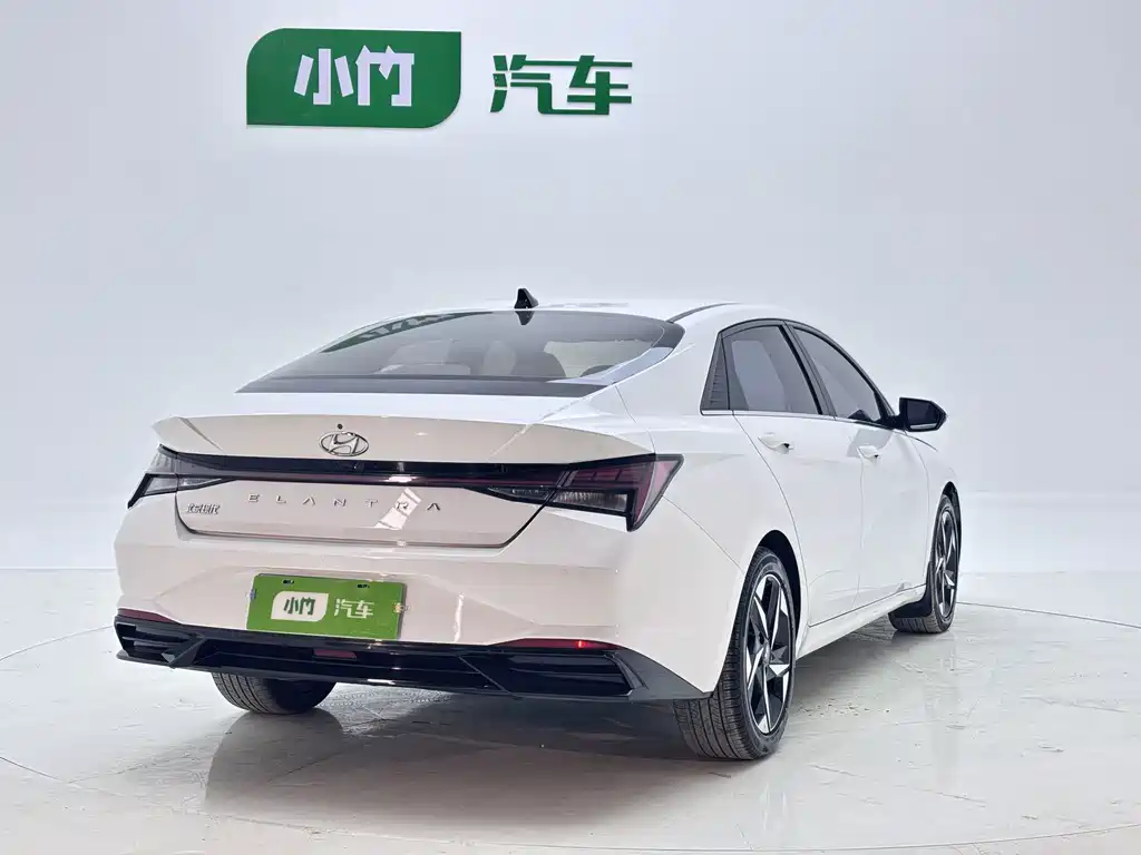 Hyundai Elantra фото 4