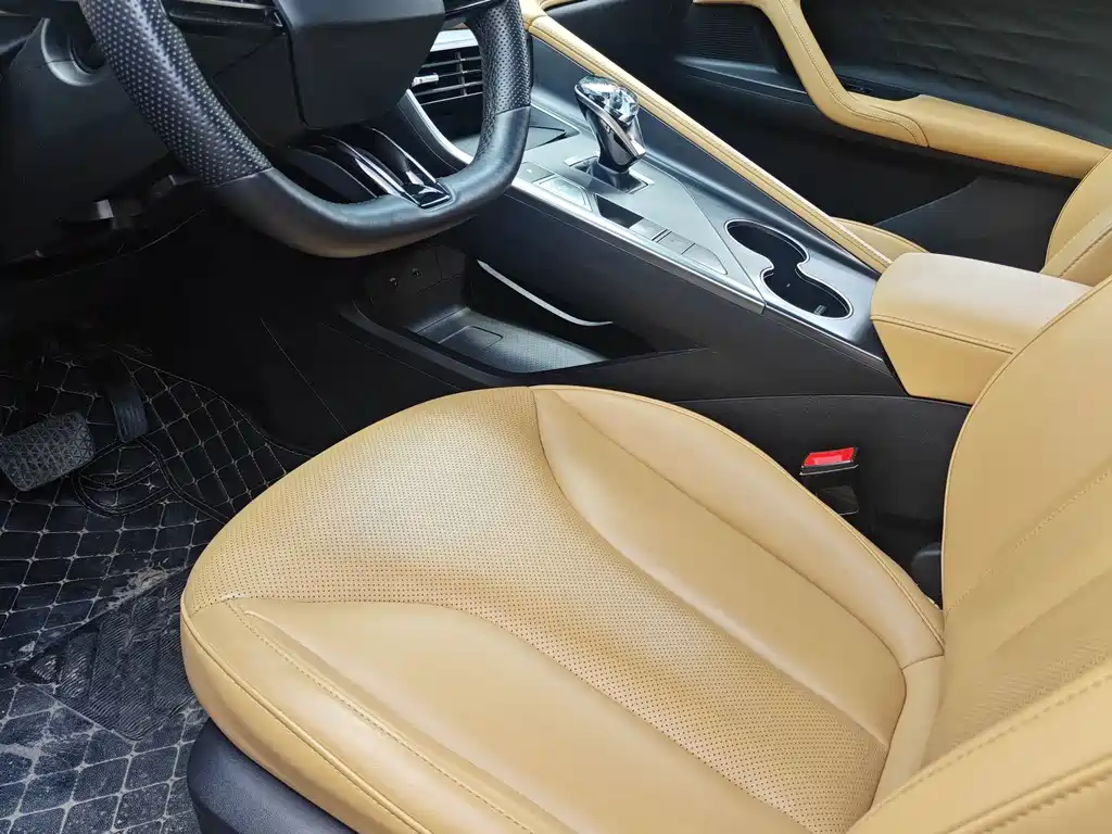 Roewe RX5 фото 4