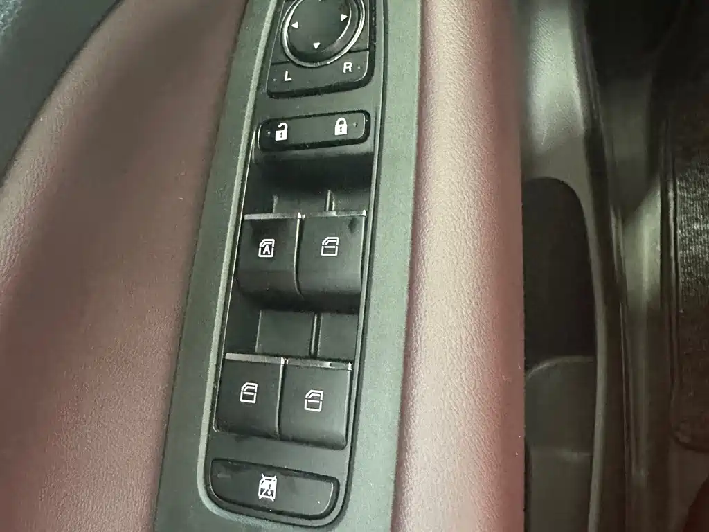 GAC Trumpchi M6 фото 12