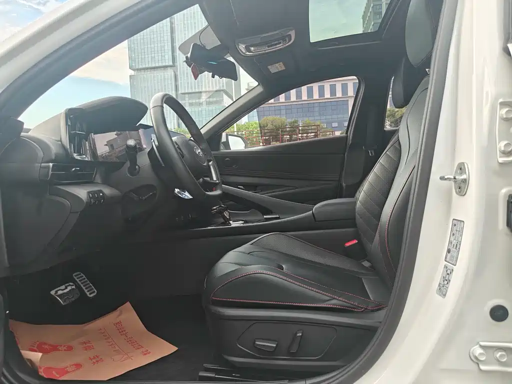 Hyundai Elantra фото 10