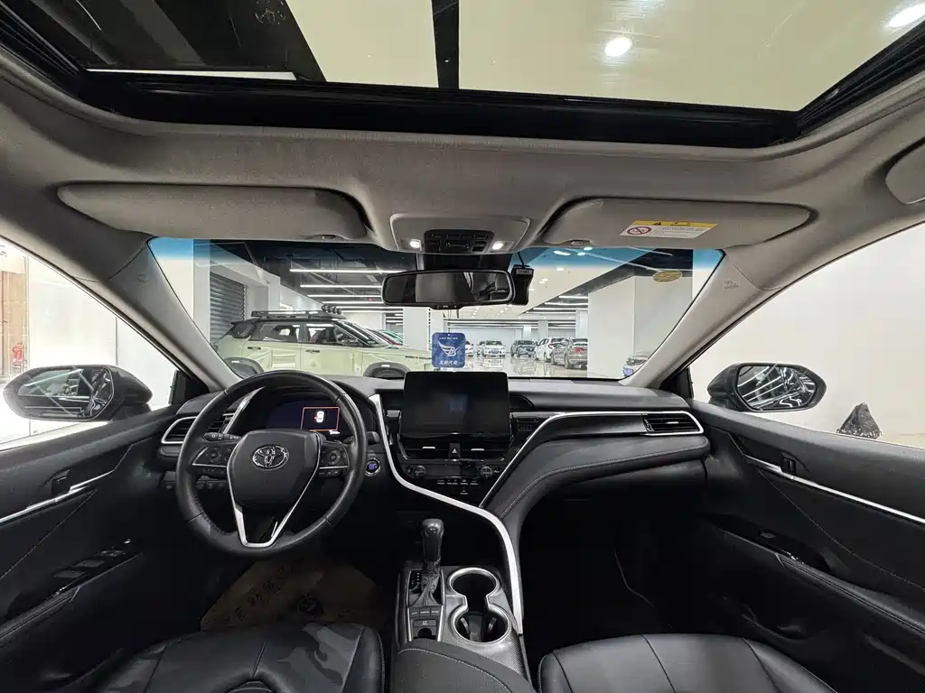 Toyota Camry фото 7