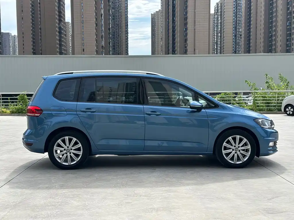 Volkswagen Touran фото 8