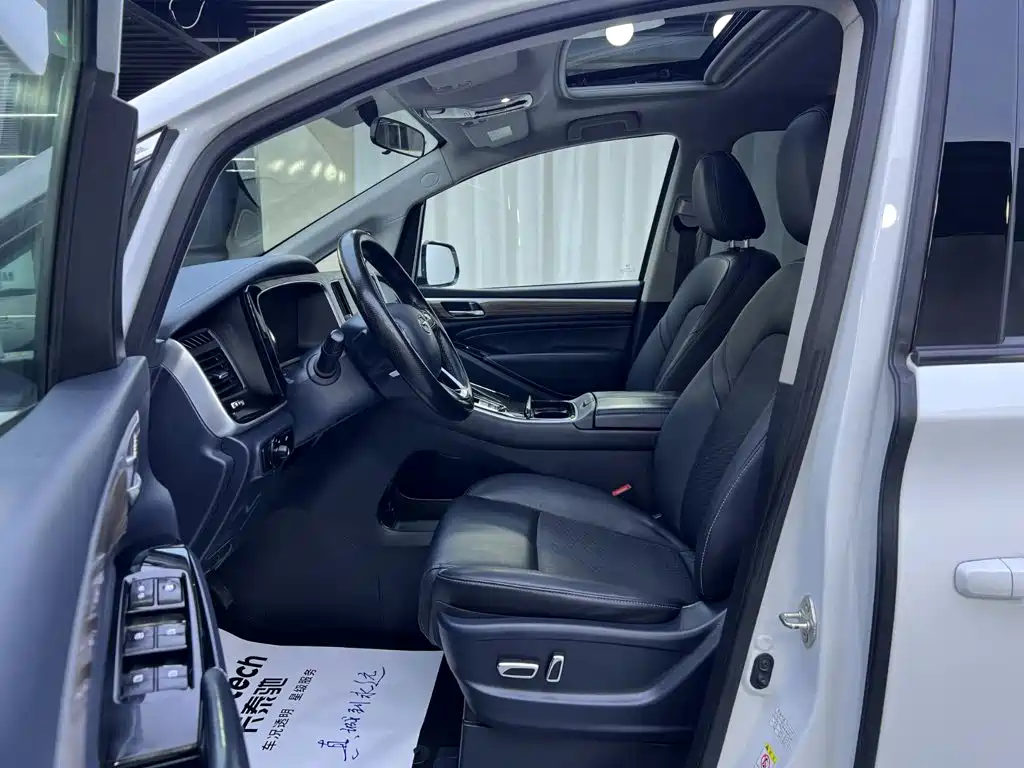 GAC Trumpchi M8 фото 7