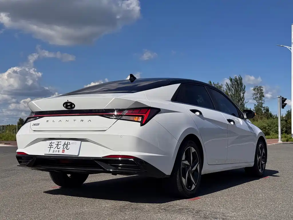 Hyundai Elantra фото 9