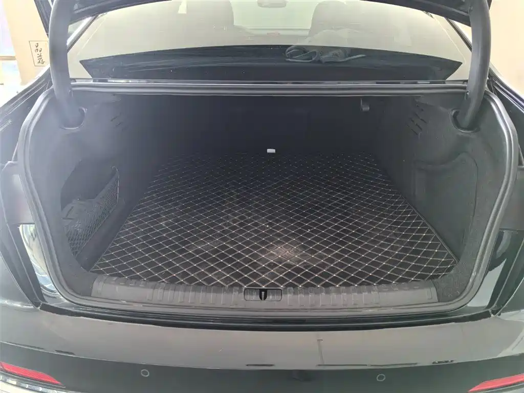 Audi A6L фото 11