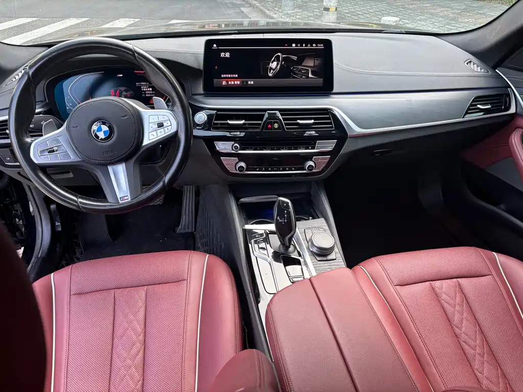 BMW 5 Series фото 12