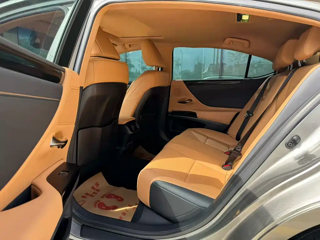 Lexus ES фото 6