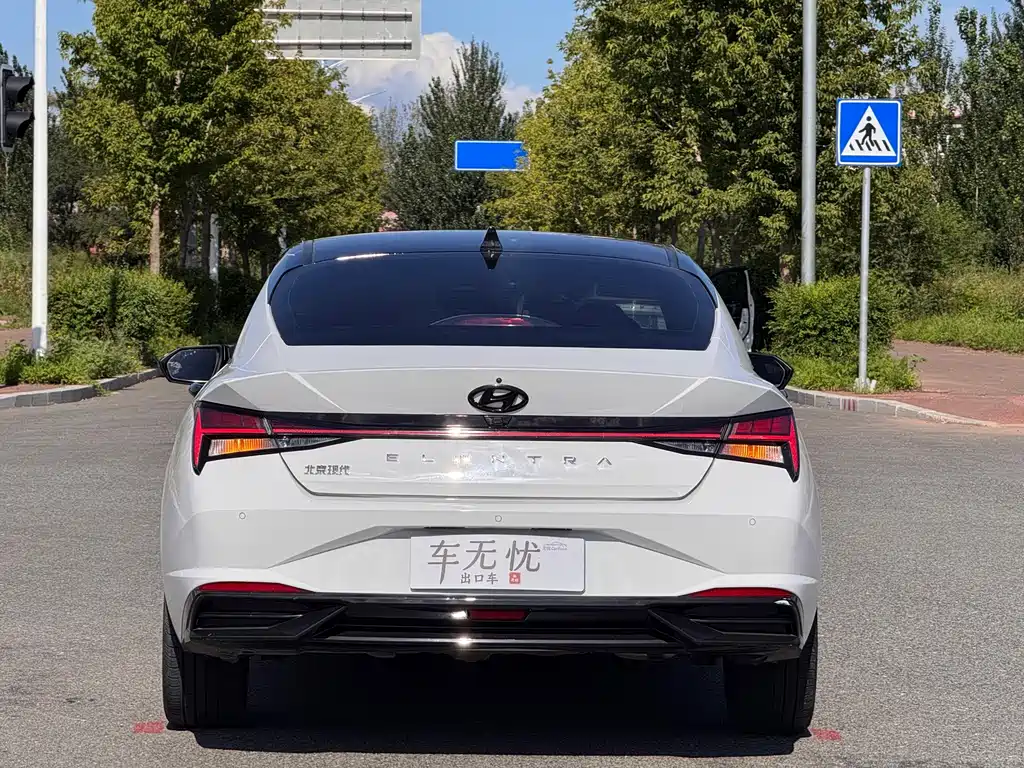 Hyundai Elantra фото 5