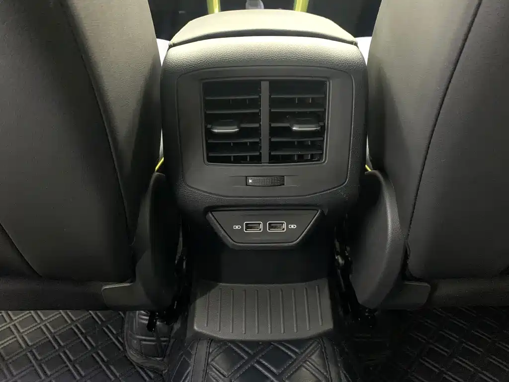 Volkswagen T-ROCTange фото 12