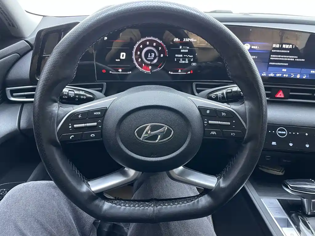 Hyundai Elantra фото 9