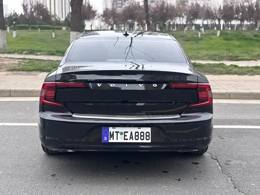 Volvo S90 фото 8
